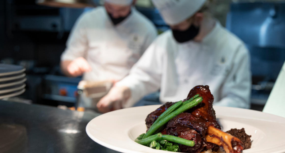 dinner plate of meat and green beans