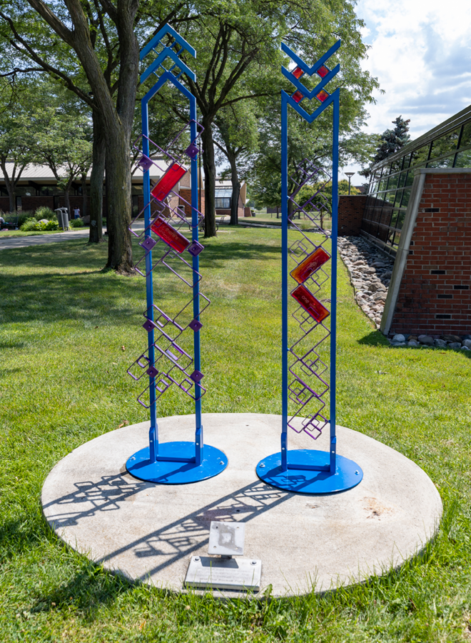 metal sculpture of vertical arrows