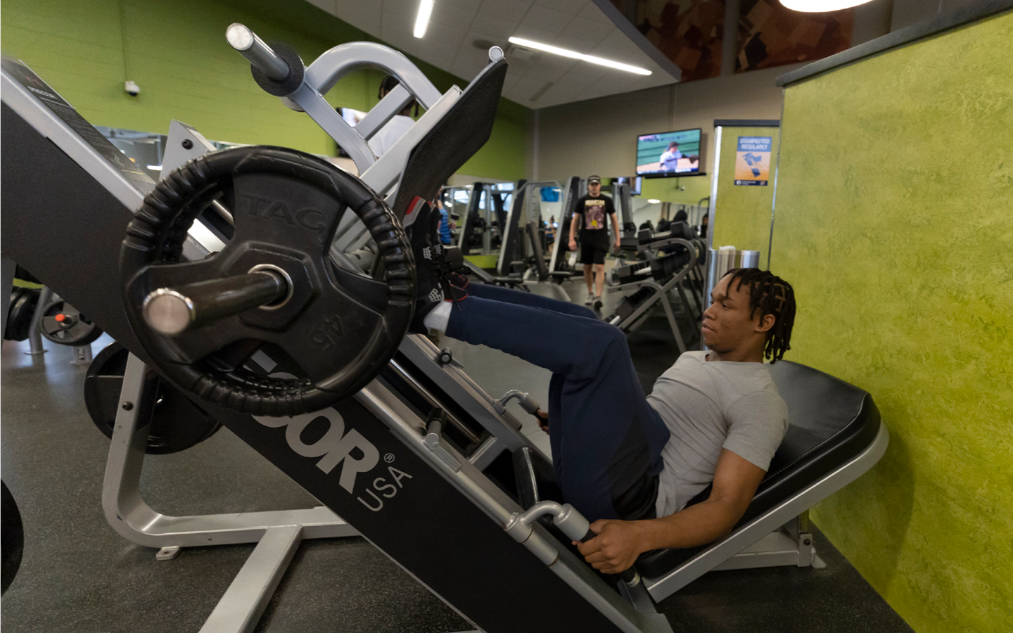 person doing leg presses