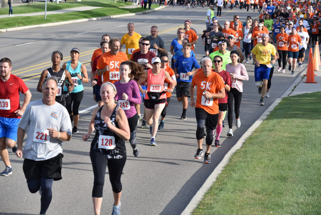 large group of runners